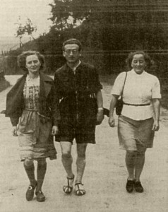 Beim Wandern im Taunus: Valentin Senger und seine Schwester Paula (links) mit Freundin Mimi Mahr. (Aufnahme 1937) © Ionka Senger