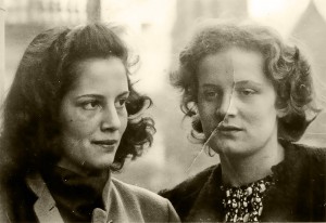 Maya Rhotert mit ihrer Freundin Hilde Lückel (Aufnahme ca. 1942/43) © Nicole Jussek-Sutton